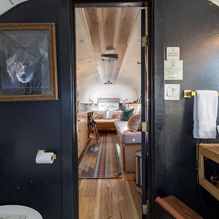 Silver Bullet Airstream, El Mistico Glamping Ranch Nogal Bagian luar foto