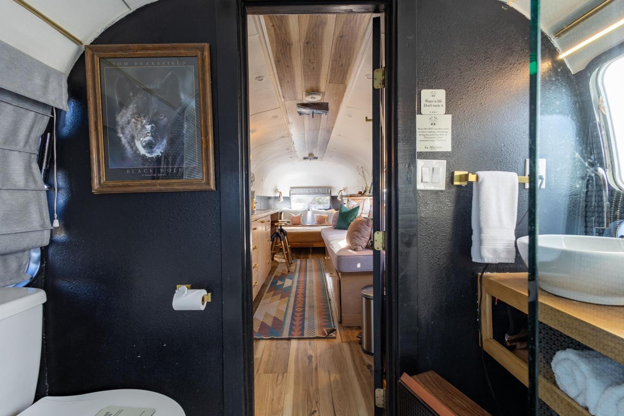 Silver Bullet Airstream, El Mistico Glamping Ranch Nogal Bagian luar foto