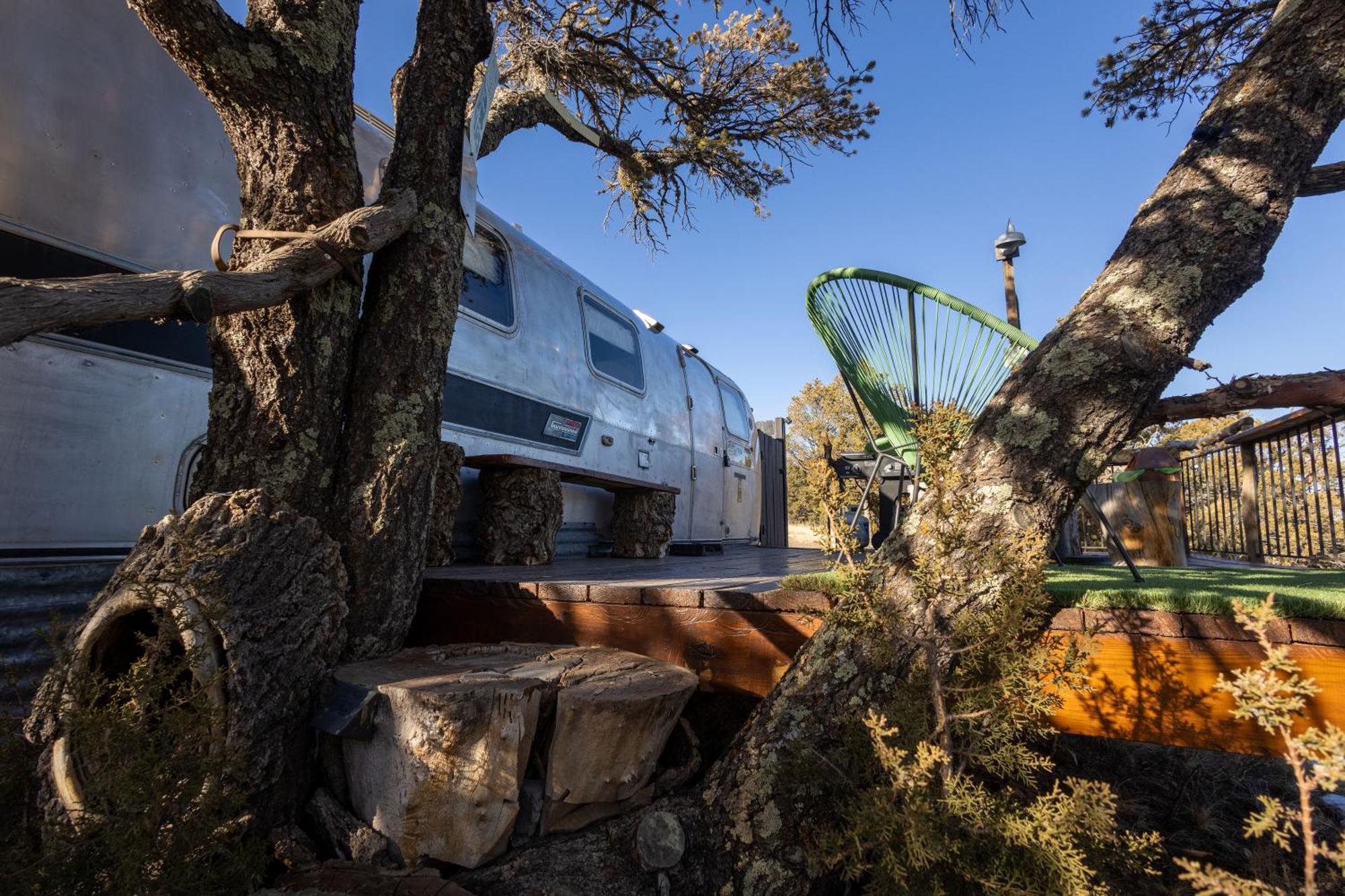 Silver Bullet Airstream, El Mistico Glamping Ranch Nogal Bagian luar foto